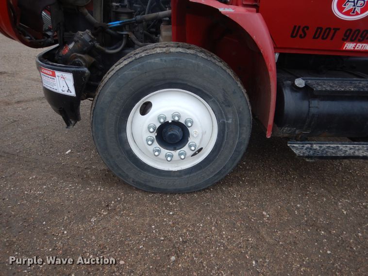 image for item HE9548 2007 International 4400  crane truck