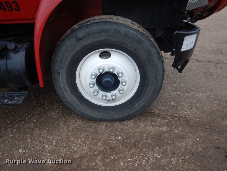 image for item HE9548 2007 International 4400  crane truck