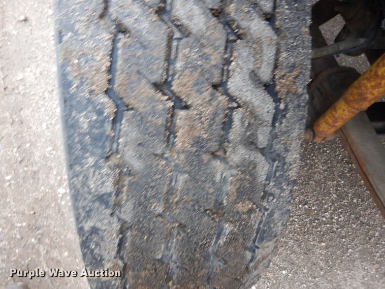 image for item HE9548 2007 International 4400  crane truck