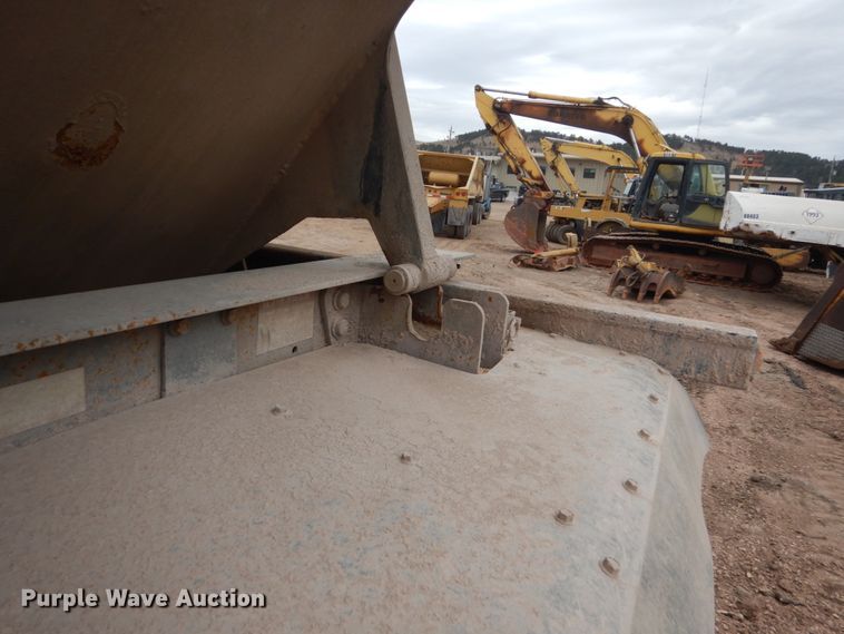 image for item HE9603 2006 Side Dump Industries  side dump trailer