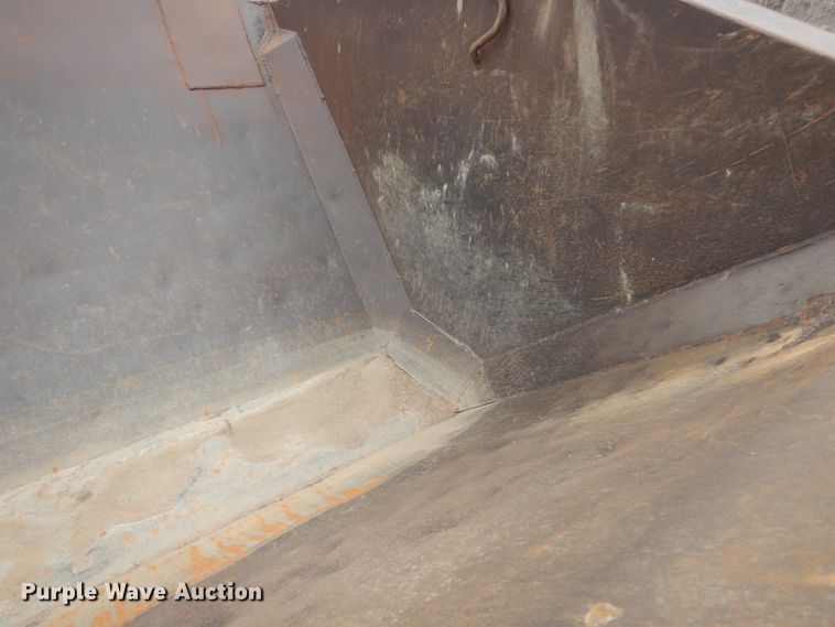 image for item HE9603 2006 Side Dump Industries  side dump trailer