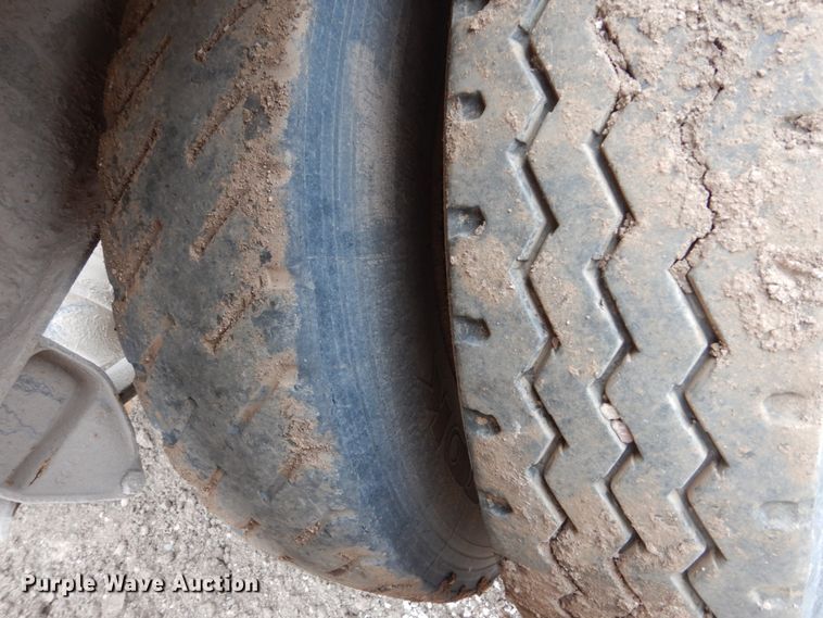 image for item HE9603 2006 Side Dump Industries  side dump trailer