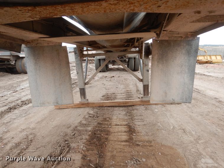 image for item HE9604 2005 Side Dump Industries  side dump trailer