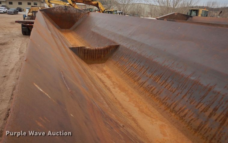 image for item HE9604 2005 Side Dump Industries  side dump trailer