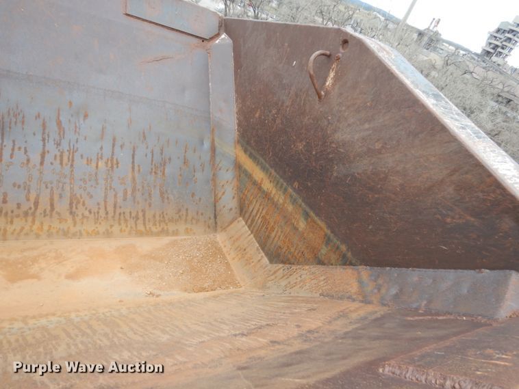 image for item HE9604 2005 Side Dump Industries  side dump trailer