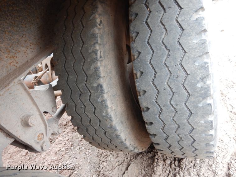 image for item HE9604 2005 Side Dump Industries  side dump trailer