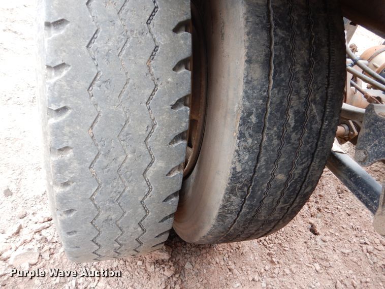 image for item HE9604 2005 Side Dump Industries  side dump trailer