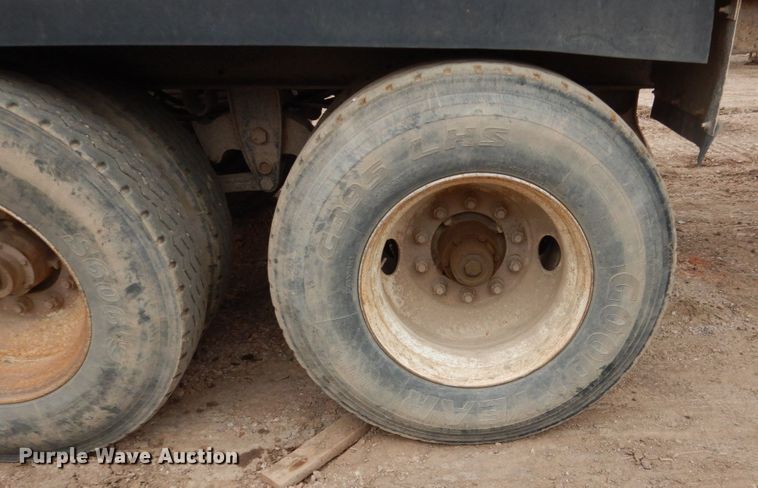 image for item HE9604 2005 Side Dump Industries  side dump trailer