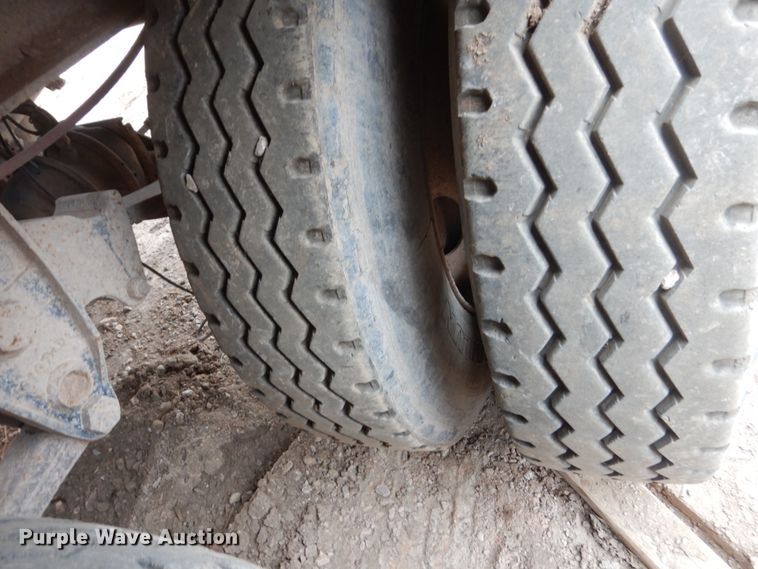 image for item HE9604 2005 Side Dump Industries  side dump trailer