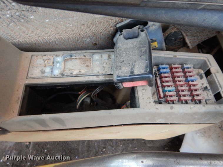 image for item HE9606 1998 Caterpillar 325B  excavator