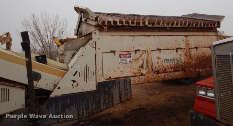 image for item HE9607 2010 Metso ST 4.8  screening plant