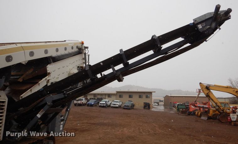 image for item HE9607 2010 Metso ST 4.8  screening plant