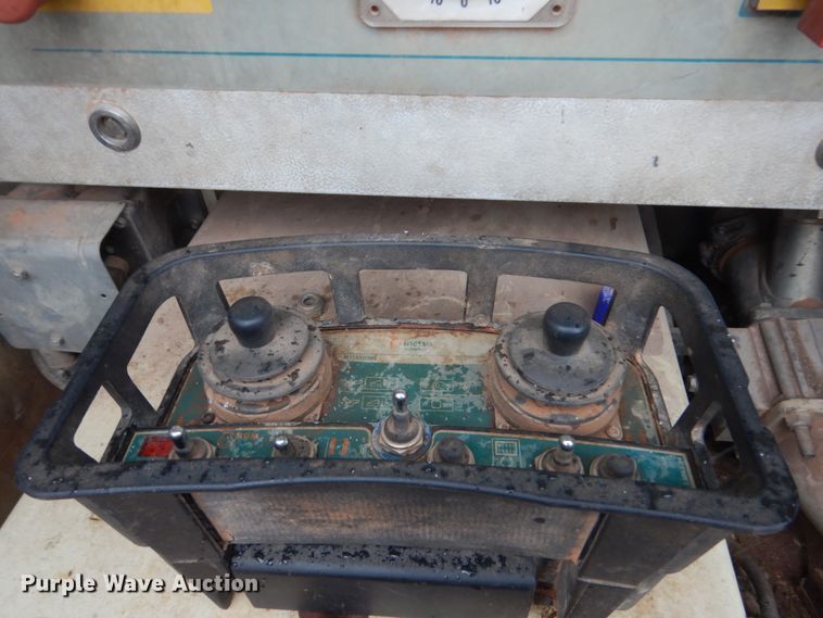 image for item HE9607 2010 Metso ST 4.8  screening plant