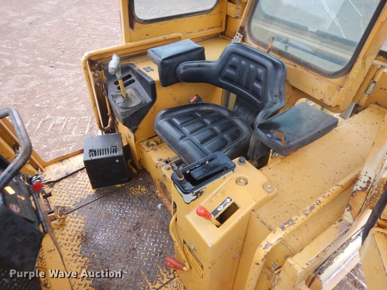 image for item HE9608 1996 John Deere 650  dozer