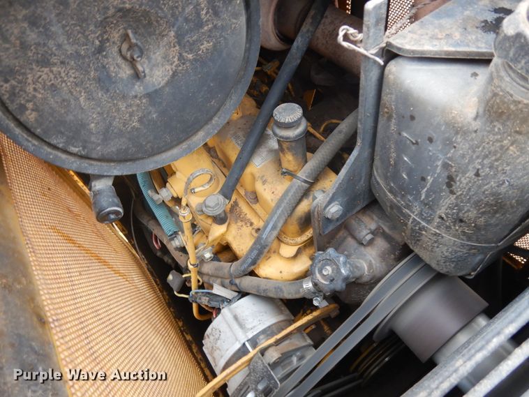 image for item HE9608 1996 John Deere 650  dozer