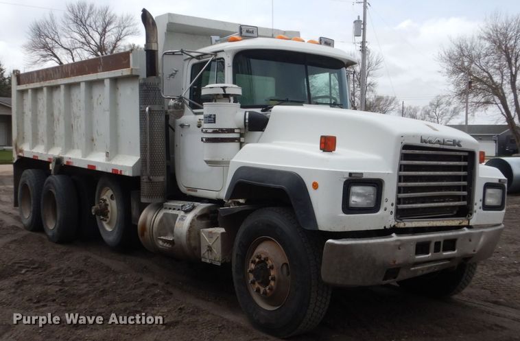 image for item HE9620 1995 Mack RD688S  dump truck