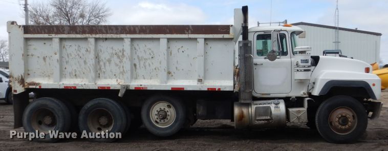 image for item HE9620 1995 Mack RD688S  dump truck