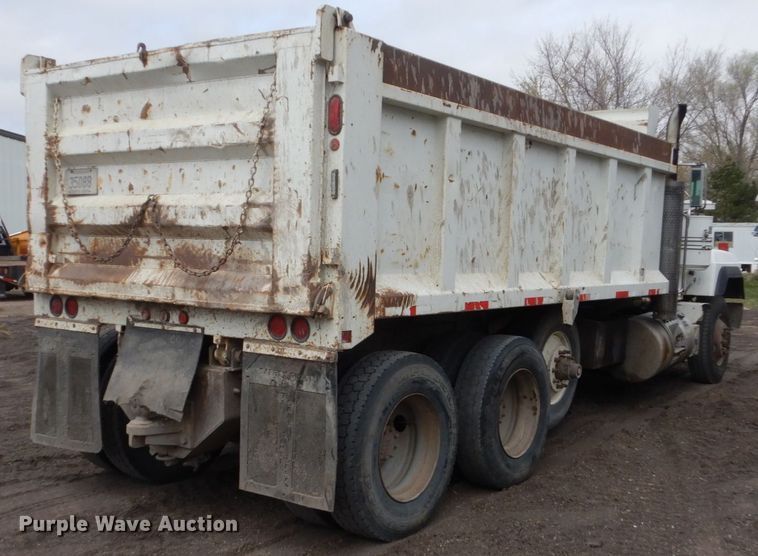 image for item HE9620 1995 Mack RD688S  dump truck