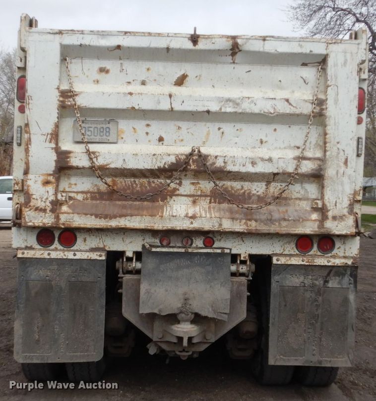 image for item HE9620 1995 Mack RD688S  dump truck