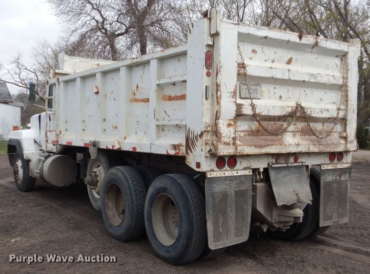 image for item HE9620 1995 Mack RD688S  dump truck