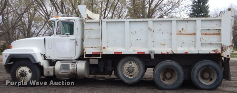 image for item HE9620 1995 Mack RD688S  dump truck