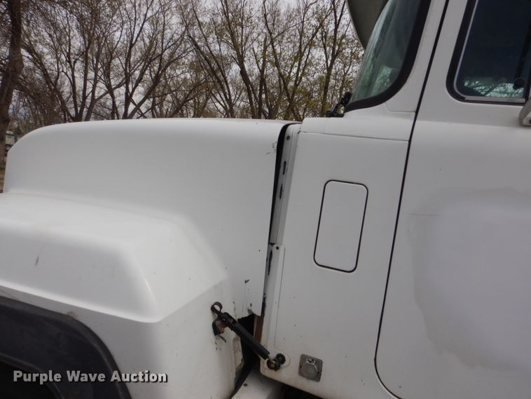 image for item HE9620 1995 Mack RD688S  dump truck