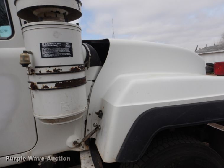 image for item HE9620 1995 Mack RD688S  dump truck