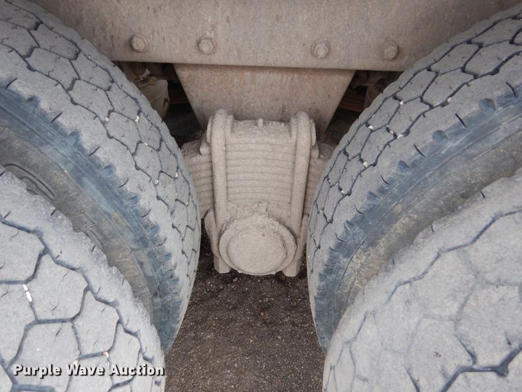 image for item HE9620 1995 Mack RD688S  dump truck