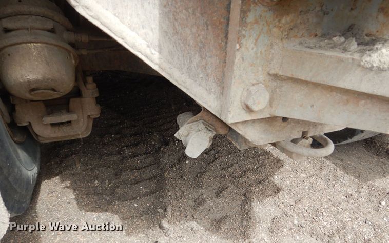 image for item HE9620 1995 Mack RD688S  dump truck