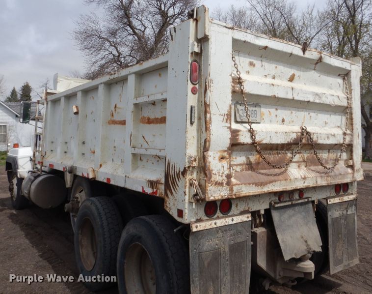 image for item HE9620 1995 Mack RD688S  dump truck
