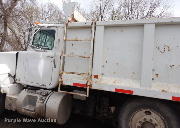 image for item HE9620 1995 Mack RD688S  dump truck
