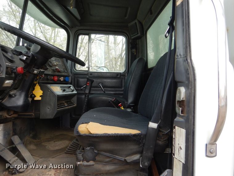 image for item HE9620 1995 Mack RD688S  dump truck