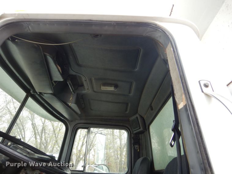 image for item HE9620 1995 Mack RD688S  dump truck