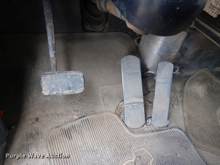 image for item HE9620 1995 Mack RD688S  dump truck