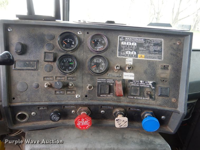 image for item HE9620 1995 Mack RD688S  dump truck