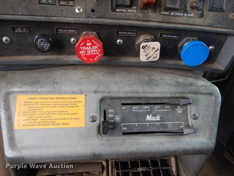 image for item HE9620 1995 Mack RD688S  dump truck