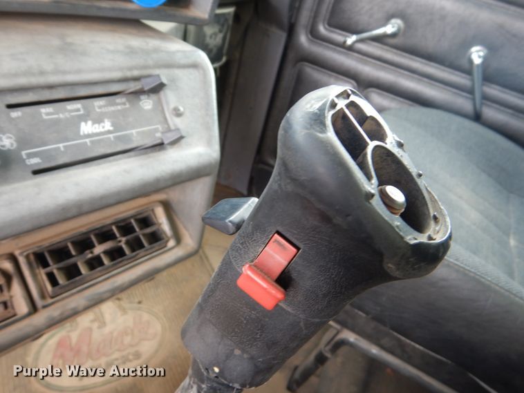 image for item HE9620 1995 Mack RD688S  dump truck