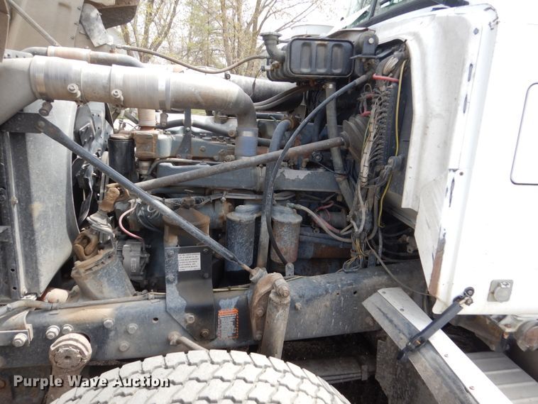 image for item HE9620 1995 Mack RD688S  dump truck