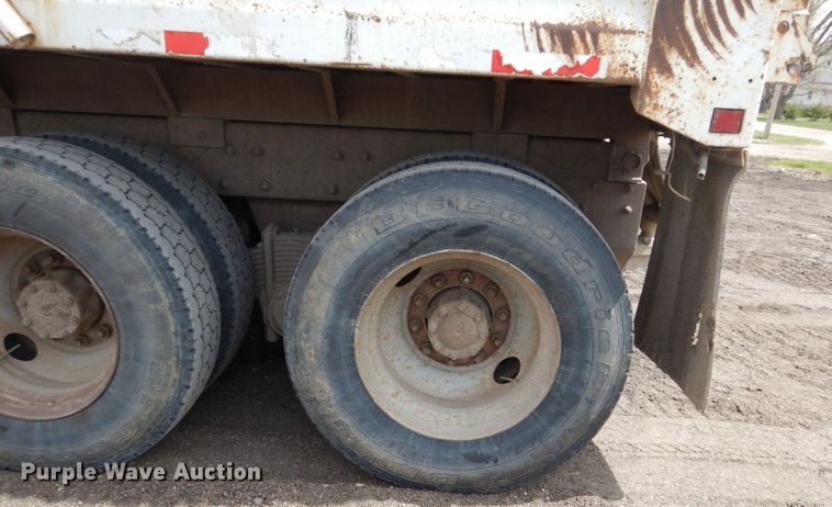 image for item HE9620 1995 Mack RD688S  dump truck