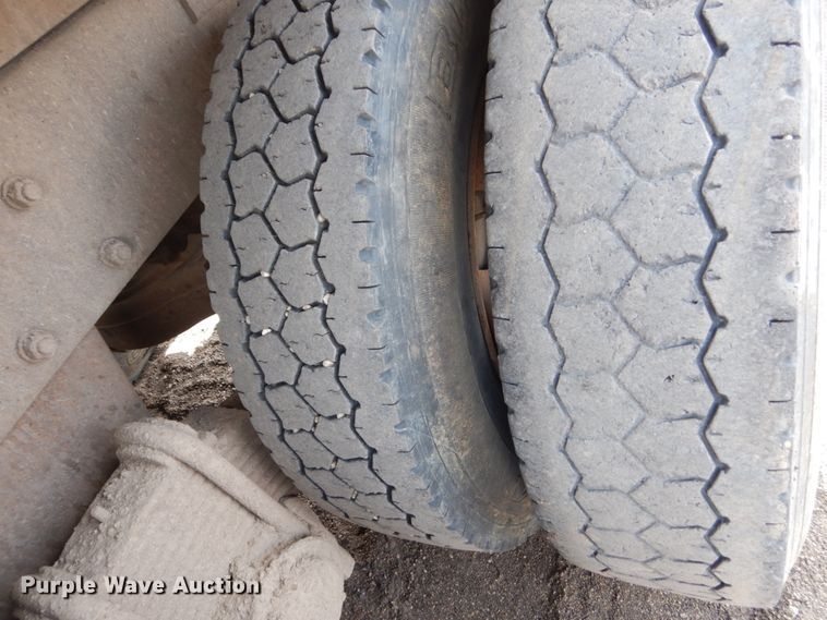 image for item HE9620 1995 Mack RD688S  dump truck