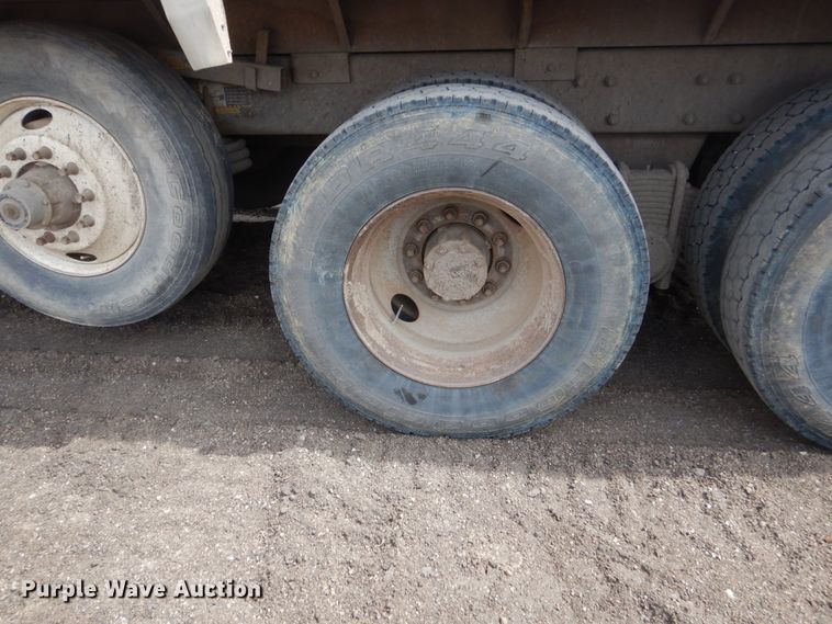 image for item HE9620 1995 Mack RD688S  dump truck