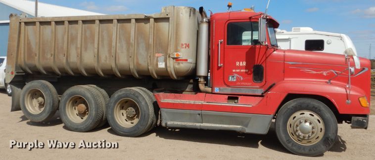 image for item HE9635 2000 Freightliner FLD120  dump truck