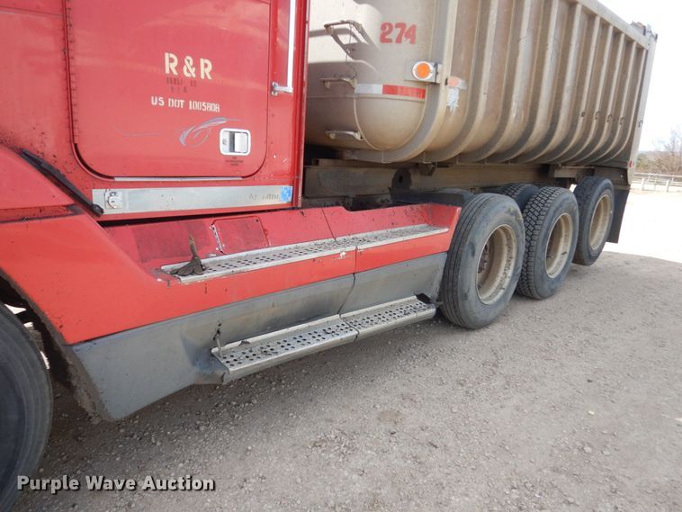 image for item HE9635 2000 Freightliner FLD120  dump truck