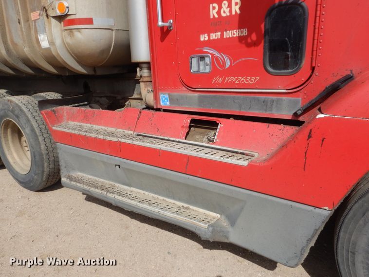 image for item HE9635 2000 Freightliner FLD120  dump truck