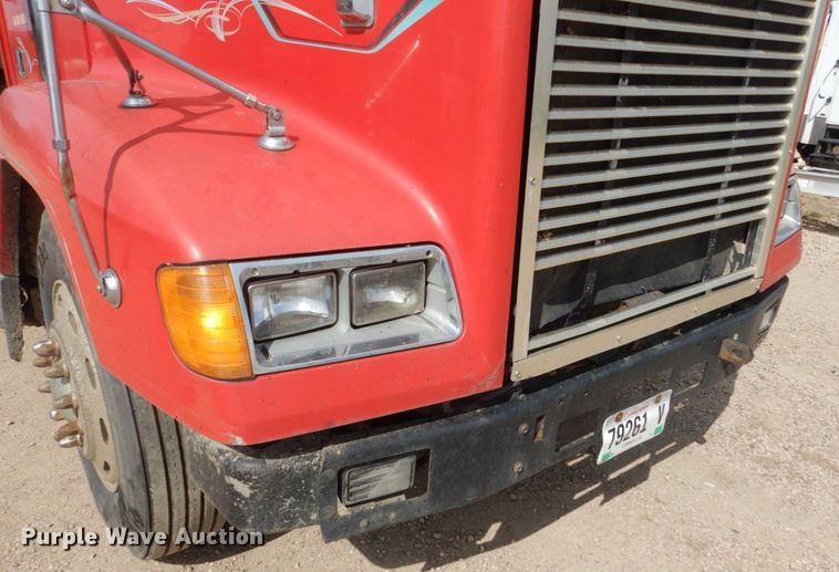 image for item HE9635 2000 Freightliner FLD120  dump truck