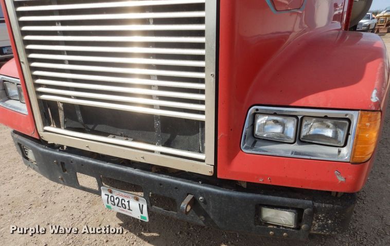 image for item HE9635 2000 Freightliner FLD120  dump truck