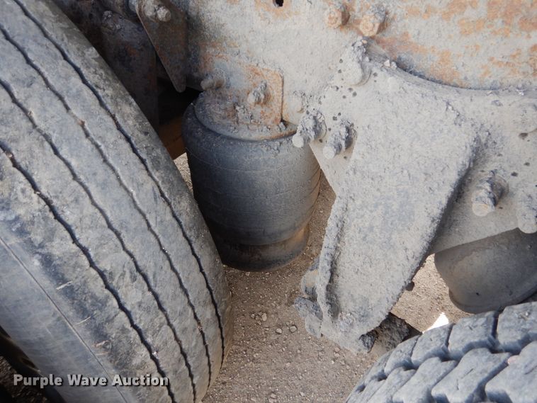 image for item HE9635 2000 Freightliner FLD120  dump truck