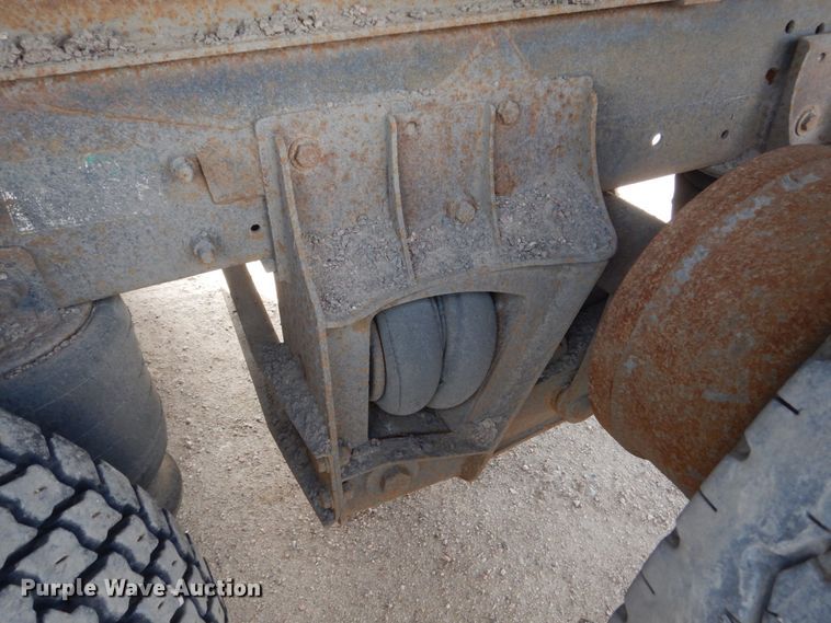 image for item HE9635 2000 Freightliner FLD120  dump truck