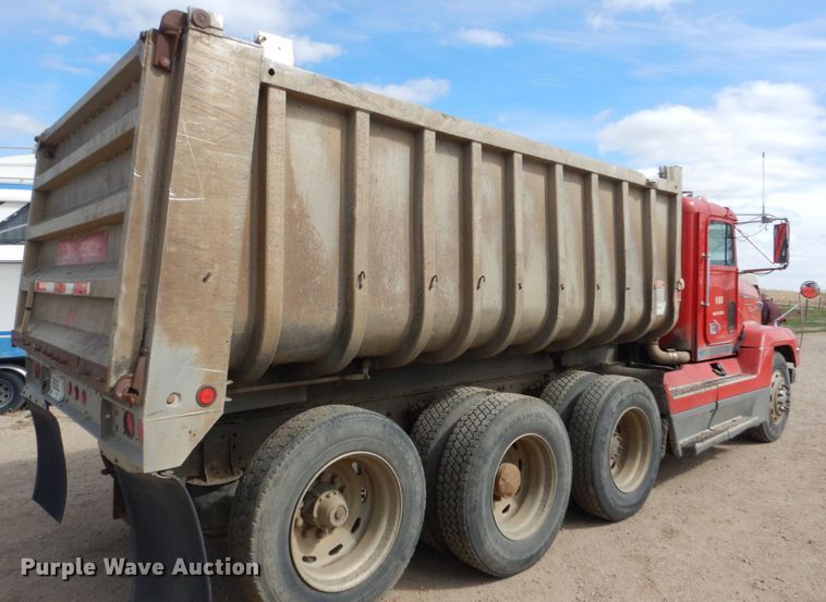 image for item HE9635 2000 Freightliner FLD120  dump truck
