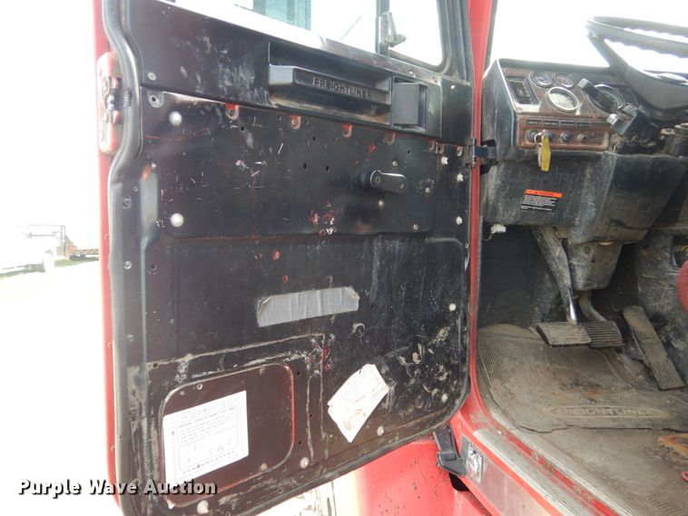 image for item HE9635 2000 Freightliner FLD120  dump truck